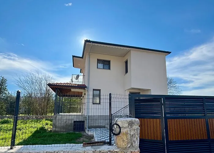Escape From The - Detached House With Garden In Incirkoey *