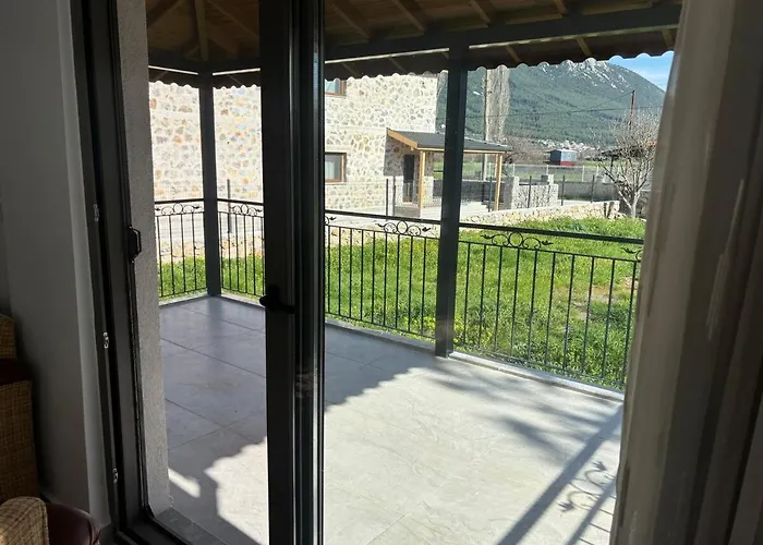 Escape From The - Detached House With Garden In Incirkoey *